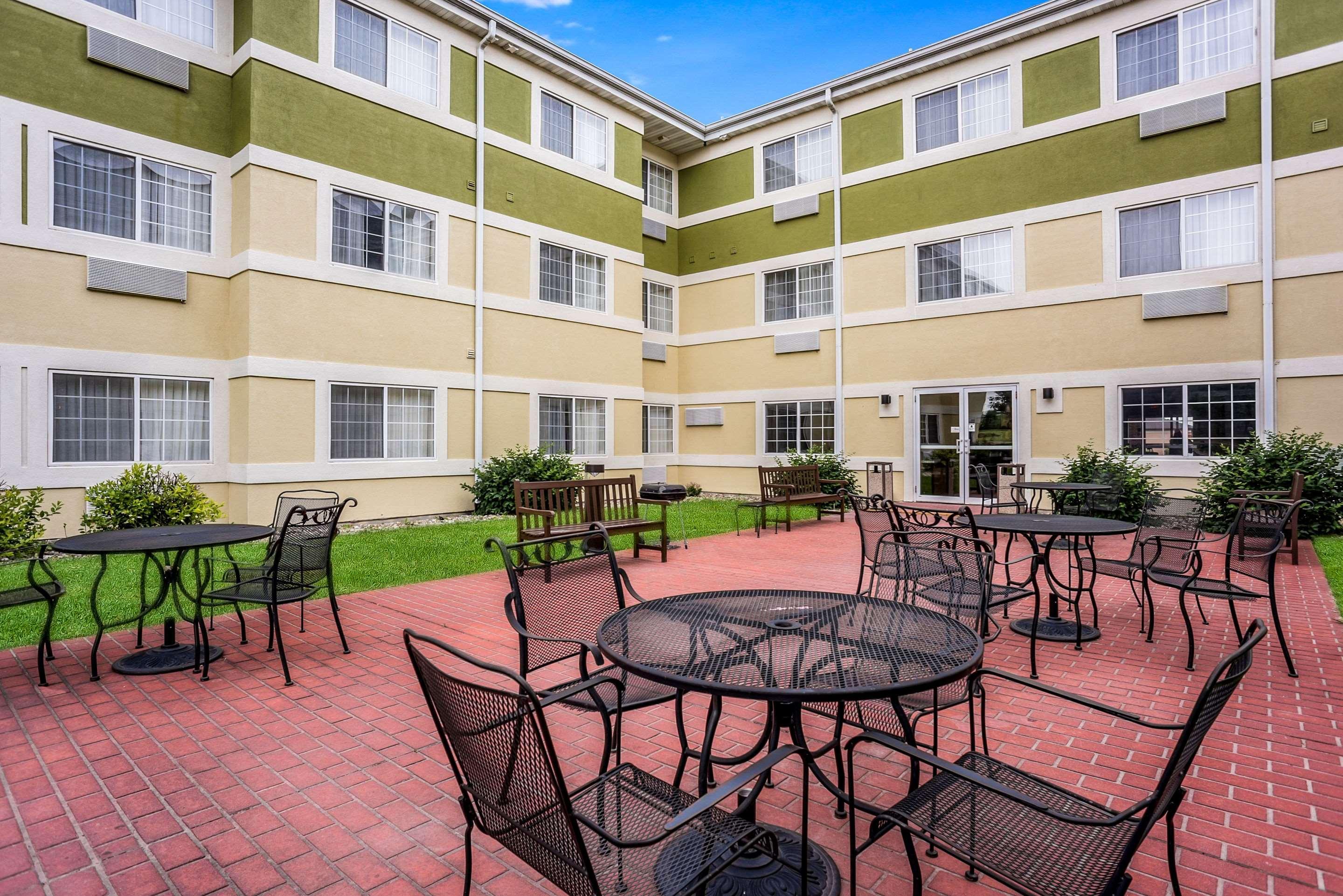 Mainstay Suites Cedar Rapids North - Marion Exterior photo